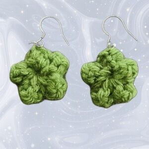 Crochet Hand Made Green Daisy Earrings.